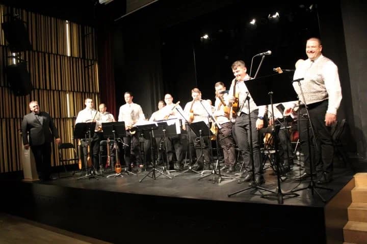 MULTIMEDIJALNA DVORANA TERRA PANONICA: Održan koncert Brodskog tamburaškog orkestra i promoviran spot o bećarcu