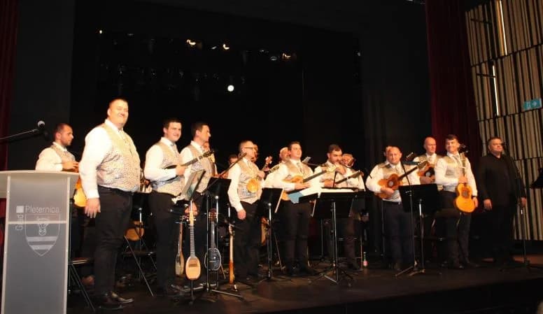 MULTIMEDIJALNA DVORANA TERRA PANONICA: Održan koncert Brodskog tamburaškog orkestra i promoviran spot o bećarcu