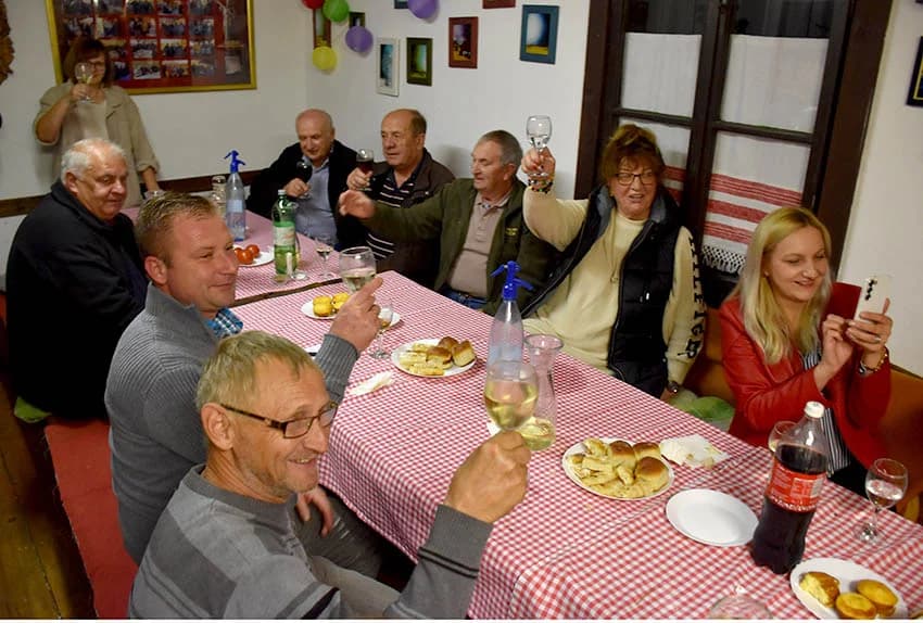 Mirko i Branko preuzeli obveze vinskih kumova