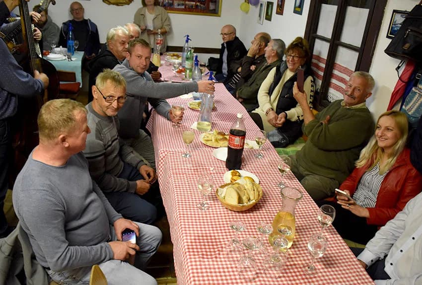 Mirko i Branko preuzeli obveze vinskih kumova