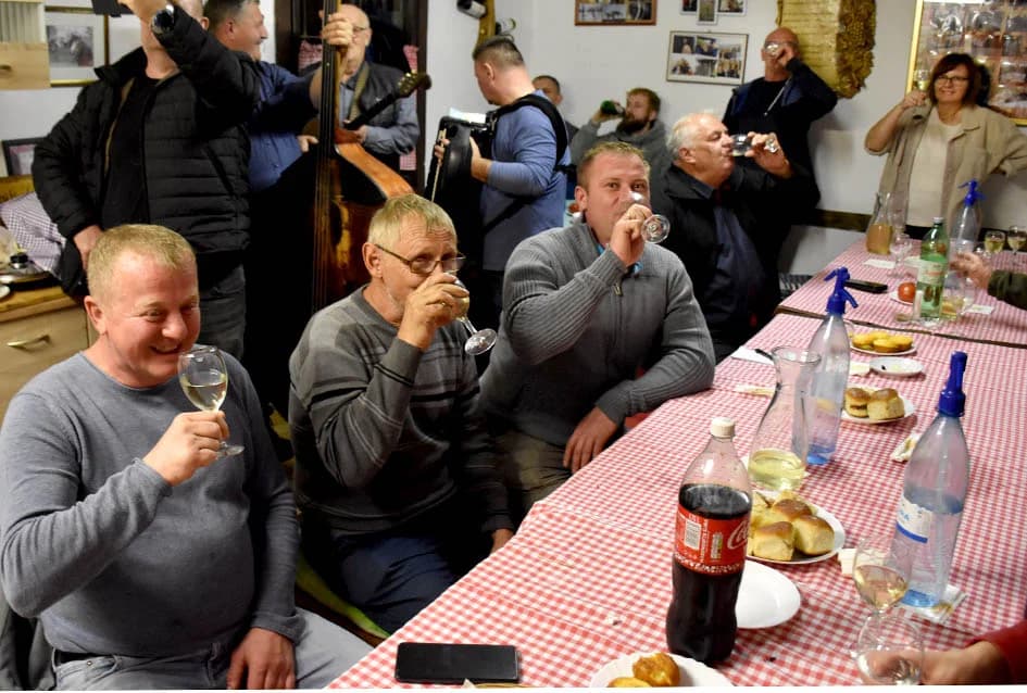 Mirko i Branko preuzeli obveze vinskih kumova