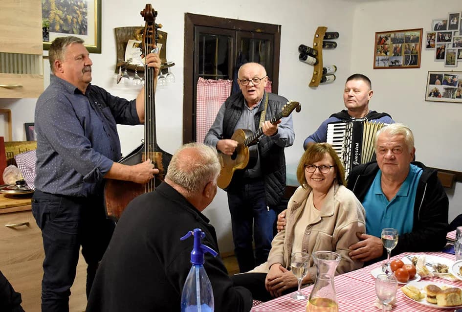 Mirko i Branko preuzeli obveze vinskih kumova