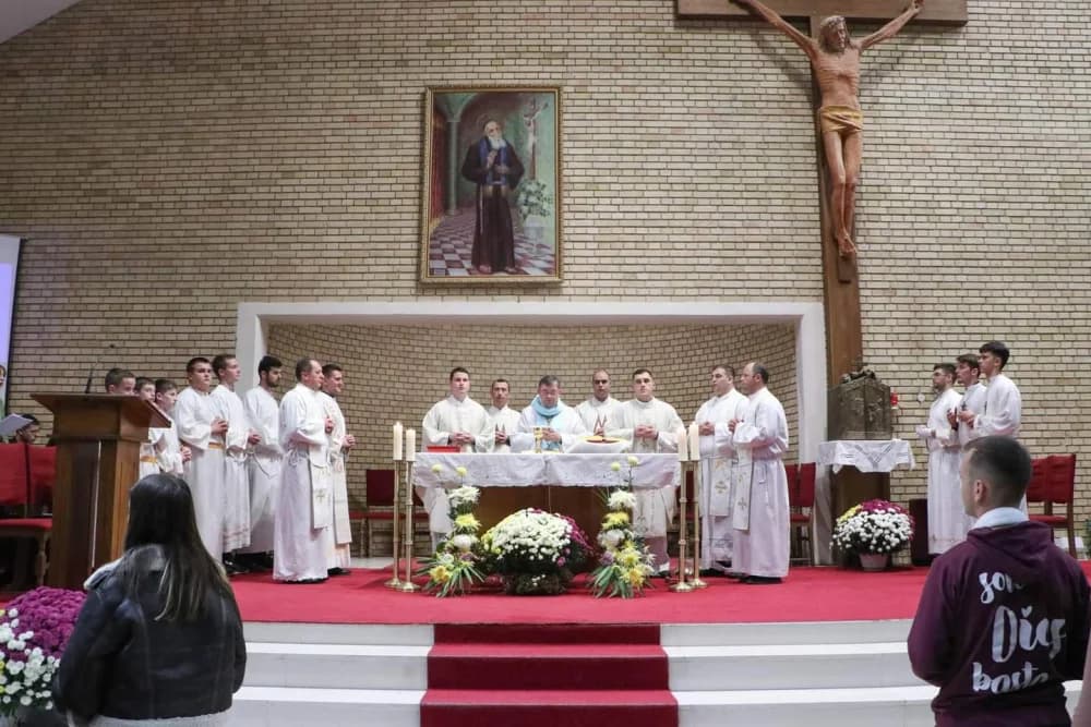Holywin“ - „Svetost pobjeđuje“: Molitveno bdijenje u Župi sv. Leopolda Mandića