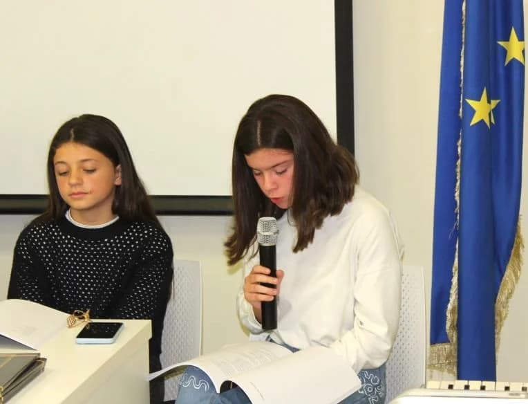 Na poetskoj večeri u Pleternici predstavljena zbirka  „Feniksova pjesma“ Ivane Strapač iz Našica.