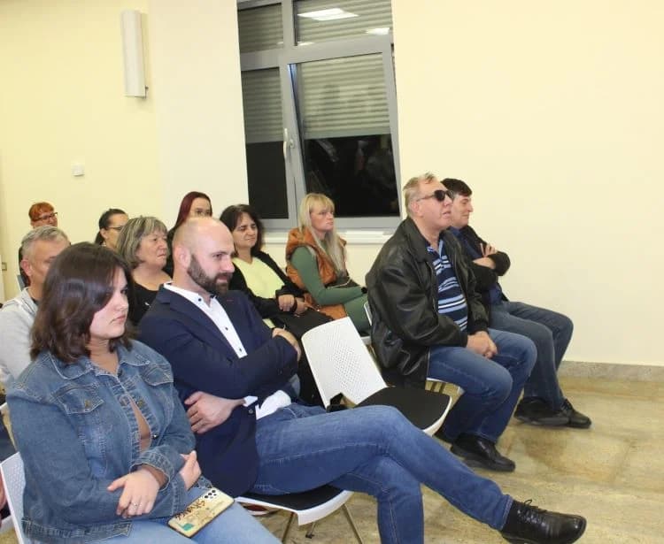 Na poetskoj večeri u Pleternici predstavljena zbirka  „Feniksova pjesma“ Ivane Strapač iz Našica.