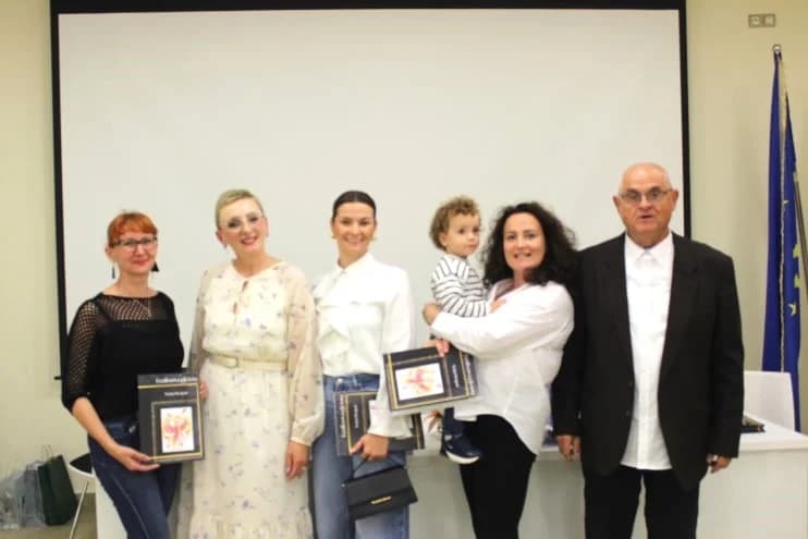 Na poetskoj večeri u Pleternici predstavljena zbirka  „Feniksova pjesma“ Ivane Strapač iz Našica.