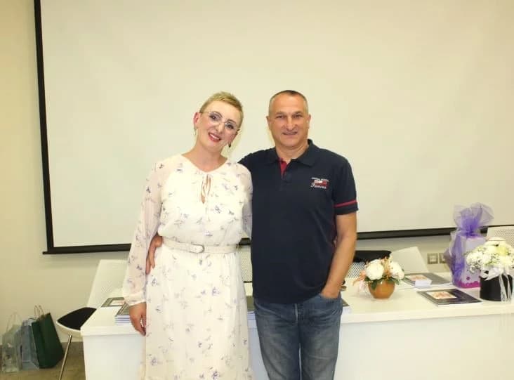 Na poetskoj večeri u Pleternici predstavljena zbirka  „Feniksova pjesma“ Ivane Strapač iz Našica.