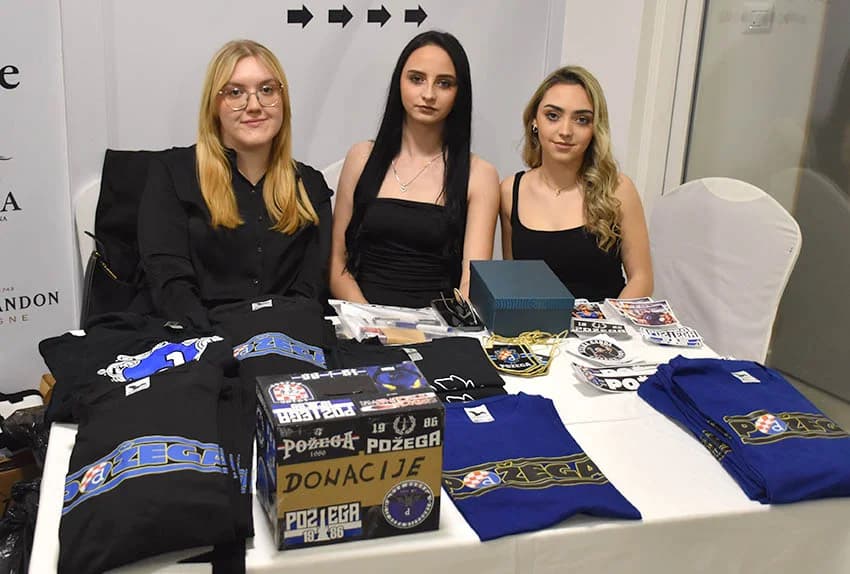 DINAMOVA PLAVA NOĆ U POŽEGI: Navijačka atmosfera u dvorani „Gloria“
