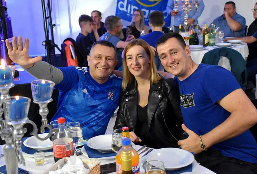 DINAMOVA PLAVA NOĆ U POŽEGI: Navijačka atmosfera u dvorani „Gloria“