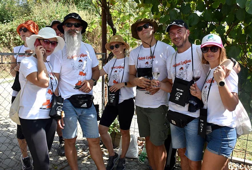 [FOTOGALERIJA] Uz jelo i piće kaptolačkim vinogradima prošlo više od četiri stotine sudionika