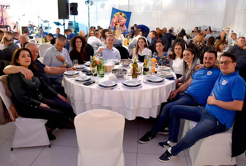 DINAMOVA PLAVA NOĆ U POŽEGI: Navijačka atmosfera u dvorani „Gloria“