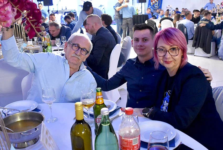 DINAMOVA PLAVA NOĆ U POŽEGI: Navijačka atmosfera u dvorani „Gloria“