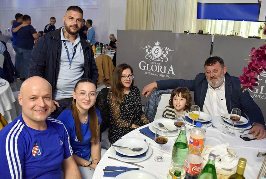 DINAMOVA PLAVA NOĆ U POŽEGI: Navijačka atmosfera u dvorani „Gloria“