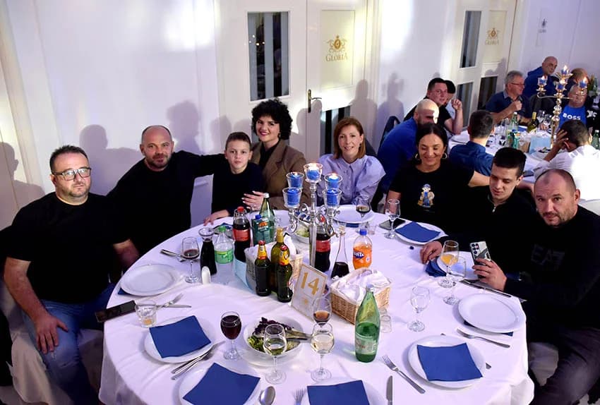 DINAMOVA PLAVA NOĆ U POŽEGI: Navijačka atmosfera u dvorani „Gloria“
