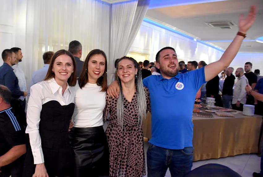 DINAMOVA PLAVA NOĆ U POŽEGI: Navijačka atmosfera u dvorani „Gloria“