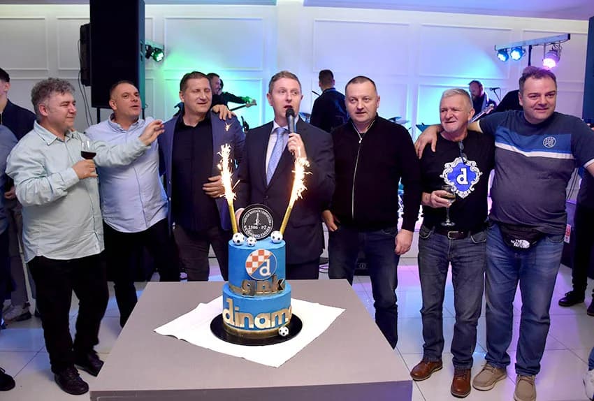 DINAMOVA PLAVA NOĆ U POŽEGI: Navijačka atmosfera u dvorani „Gloria“