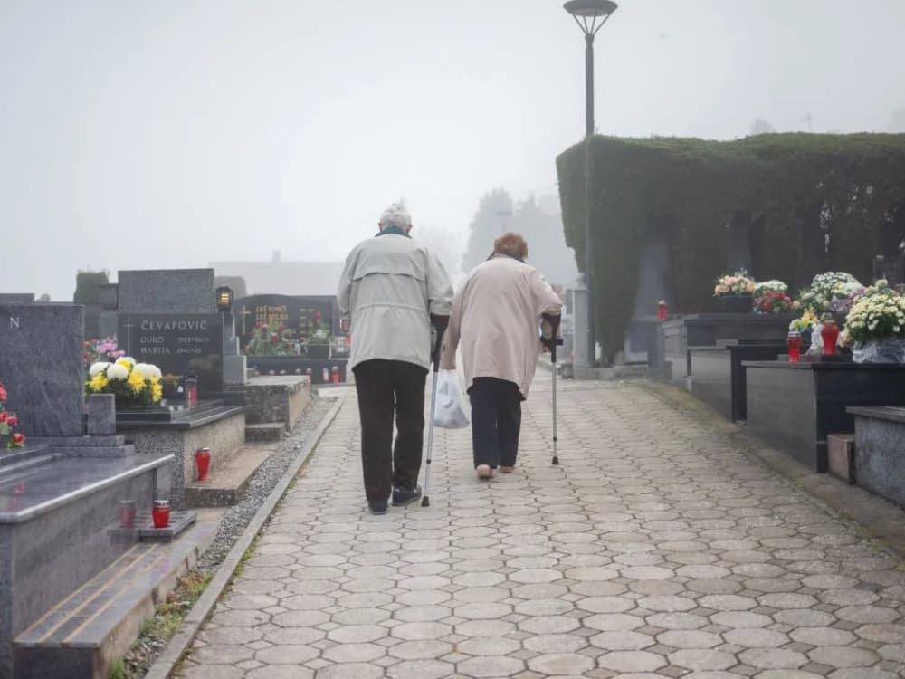 Blagdan Svih svetih na požeškim grobljima (FOTOGALERIJA)