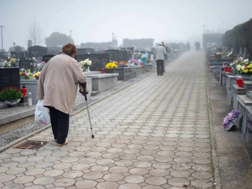 Blagdan Svih svetih na požeškim grobljima (FOTOGALERIJA)