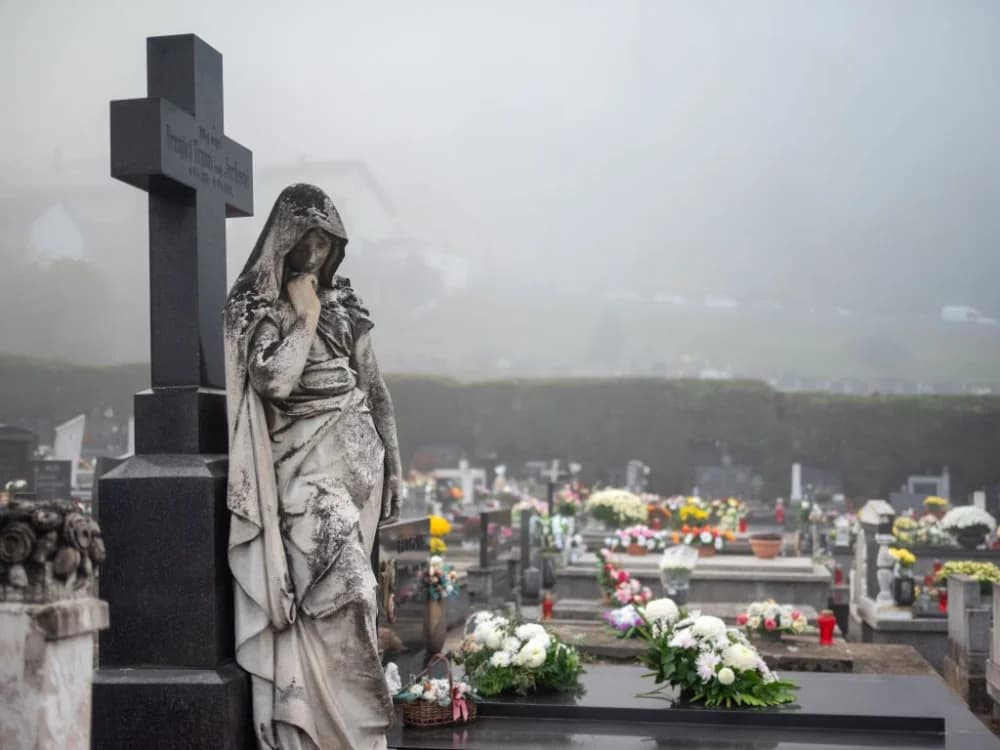 Blagdan Svih svetih na požeškim grobljima (FOTOGALERIJA)