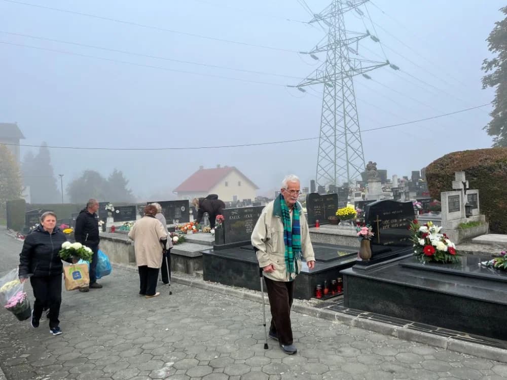 Blagdan Svih svetih na požeškim grobljima (FOTOGALERIJA)