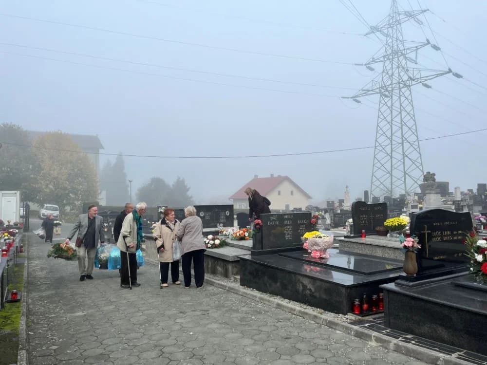 Blagdan Svih svetih na požeškim grobljima (FOTOGALERIJA)