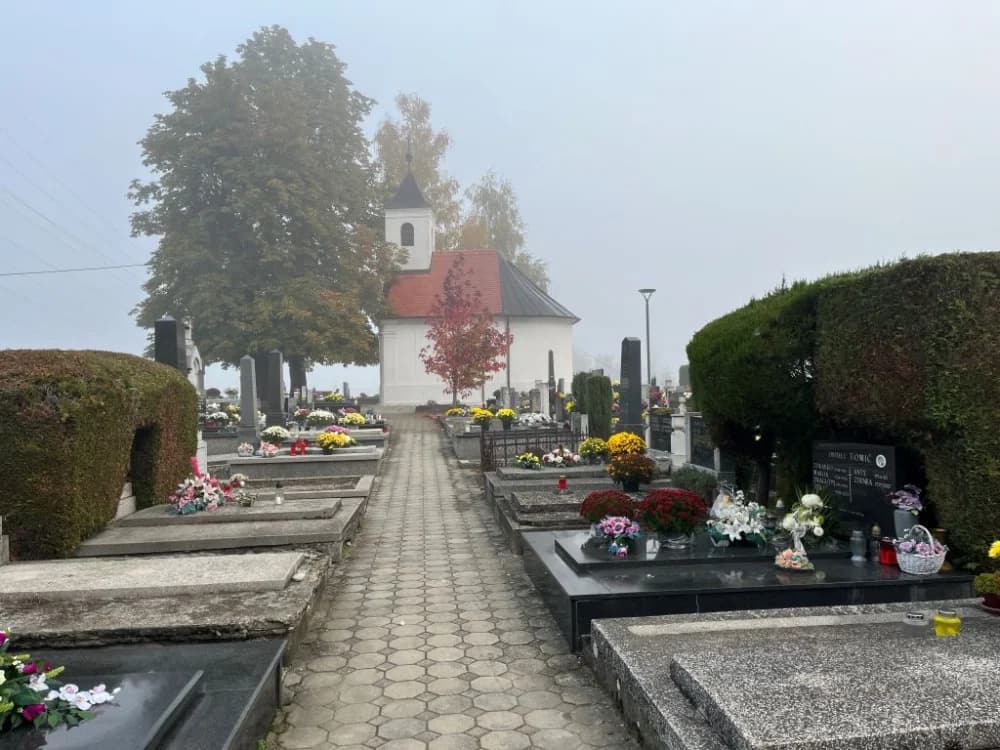 Blagdan Svih svetih na požeškim grobljima (FOTOGALERIJA)