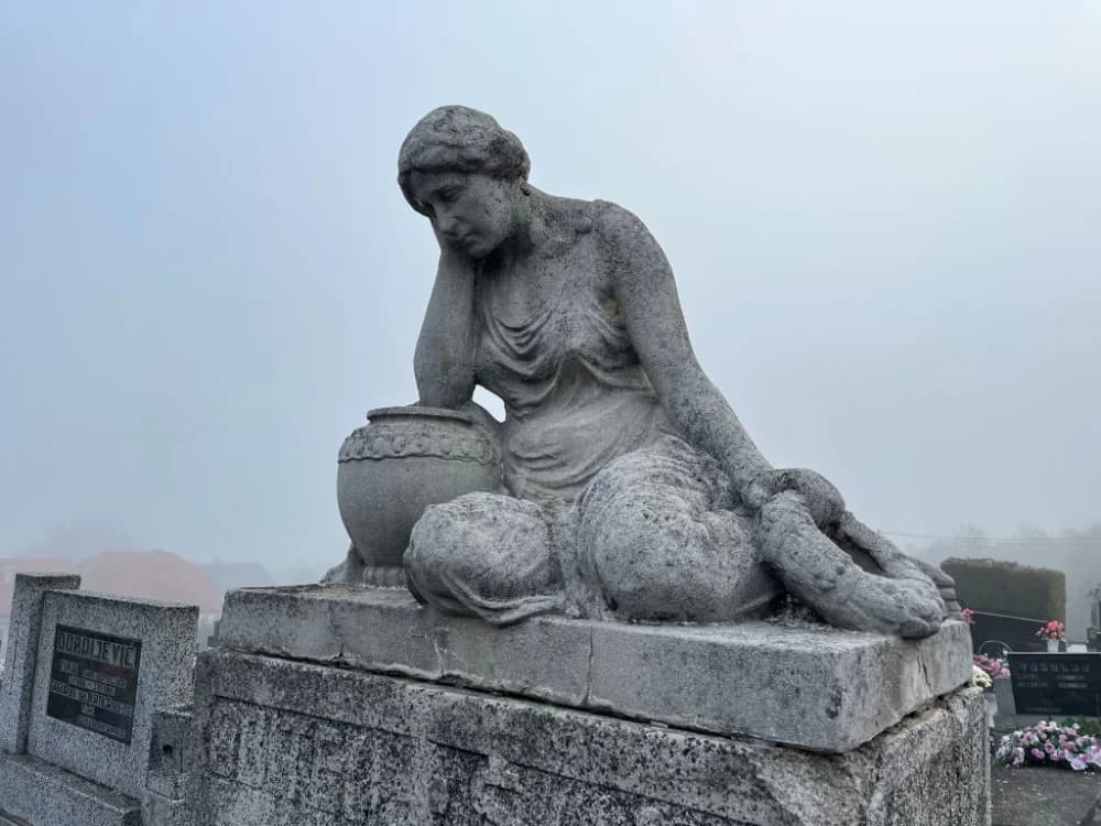 Blagdan Svih svetih na požeškim grobljima (FOTOGALERIJA)