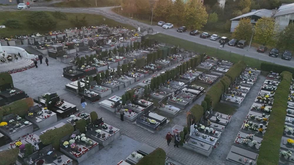 Požeška groblja s pogledom iz zraka na Dušni dan