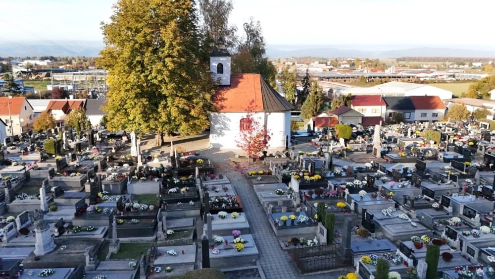 Požeška groblja s pogledom iz zraka na Dušni dan