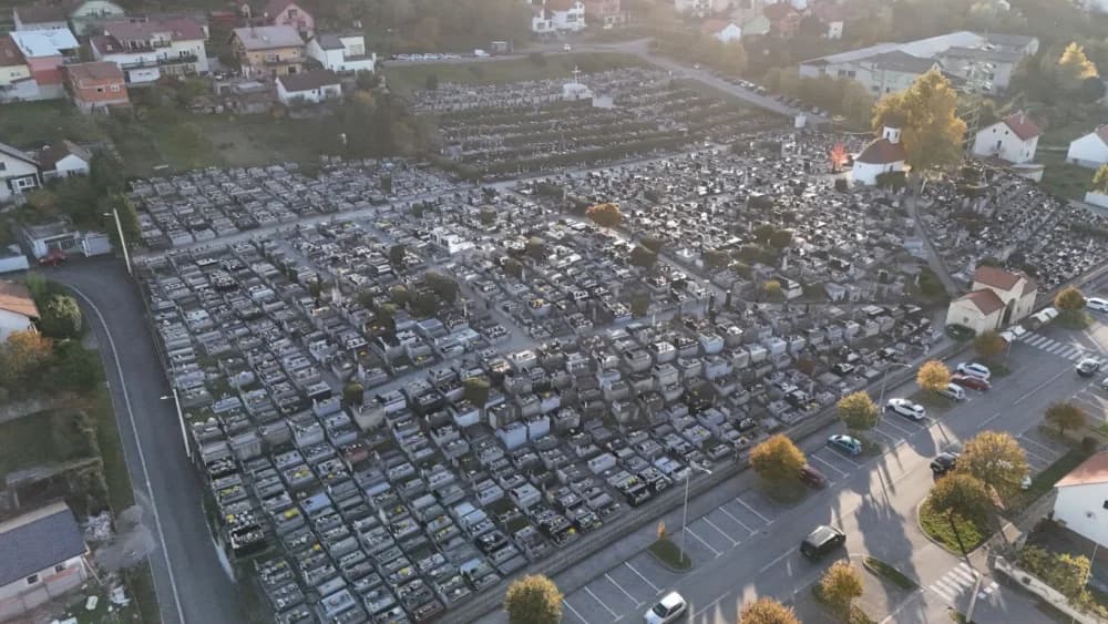 Požeška groblja s pogledom iz zraka na Dušni dan