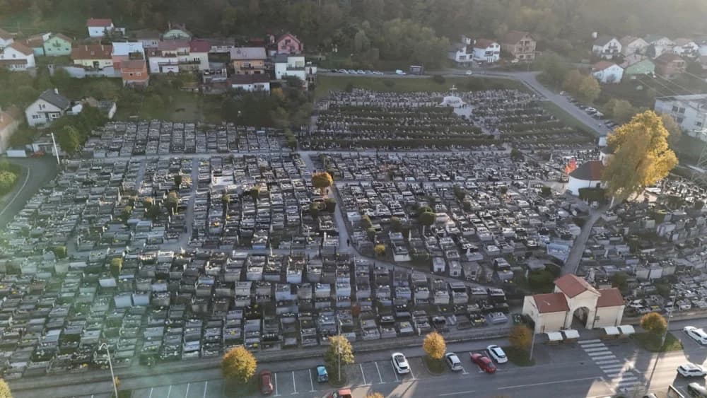 Požeška groblja s pogledom iz zraka na Dušni dan