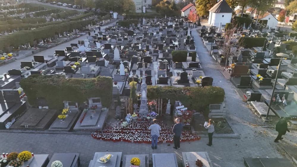 Požeška groblja s pogledom iz zraka na Dušni dan