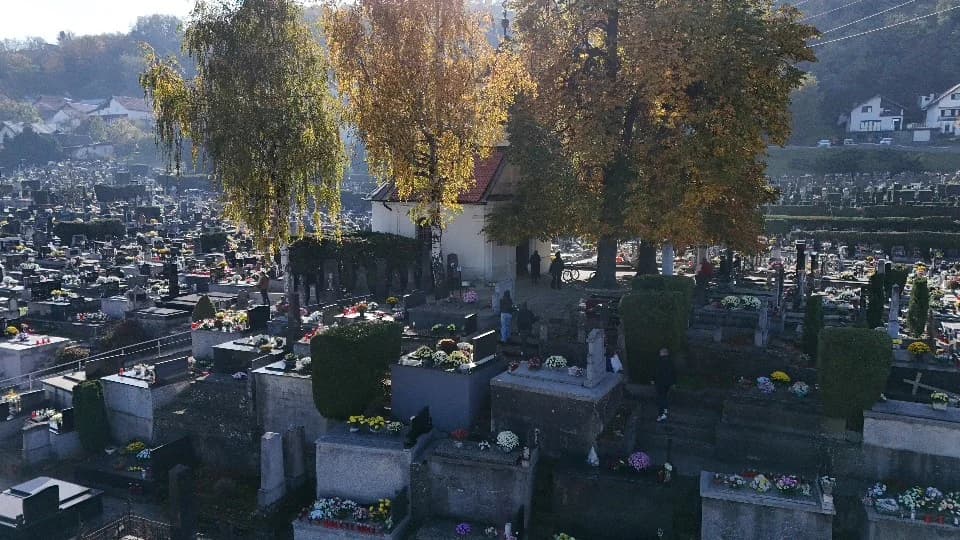 Požeška groblja s pogledom iz zraka na Dušni dan