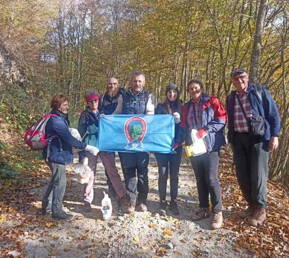 Uređujući putove planinari požeškog Sokolovca uživali u promjeni boja lišća