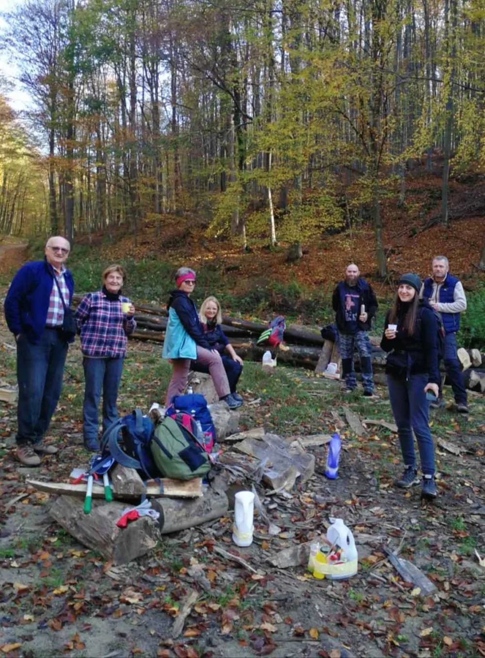 Uređujući putove planinari požeškog Sokolovca uživali u promjeni boja lišća