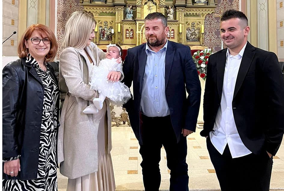 KRŠTENO PRVO DIJETE U OBITELJI NOVAK: Blagoslov na putu odrastanja