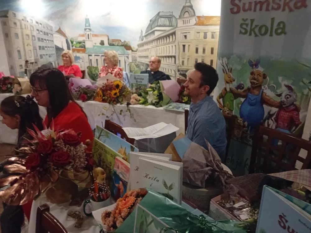 U ZAGREBU PROMOVIRANA ZANIMLJIVA SLIKOVNICA DJURDJICE GATJAL ʼŠUMSKA ŠKOLAʼ: Smijeh je kao lijek i za djecu i odrasle