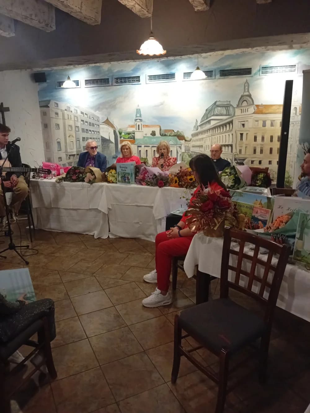 U ZAGREBU PROMOVIRANA ZANIMLJIVA SLIKOVNICA DJURDJICE GATJAL ʼŠUMSKA ŠKOLAʼ: Smijeh je kao lijek i za djecu i odrasle