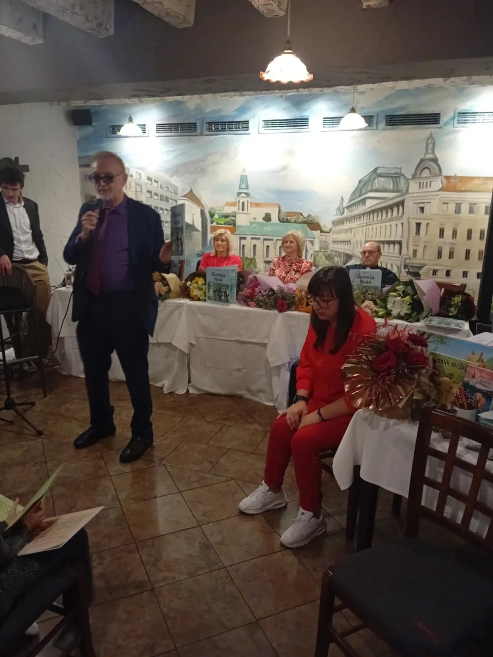 U ZAGREBU PROMOVIRANA ZANIMLJIVA SLIKOVNICA DJURDJICE GATJAL ʼŠUMSKA ŠKOLAʼ: Smijeh je kao lijek i za djecu i odrasle