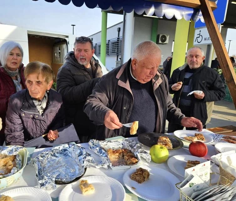 Najbolje štrudle pripremile Ankica Grbeš i Marina Šarić iz Blacka