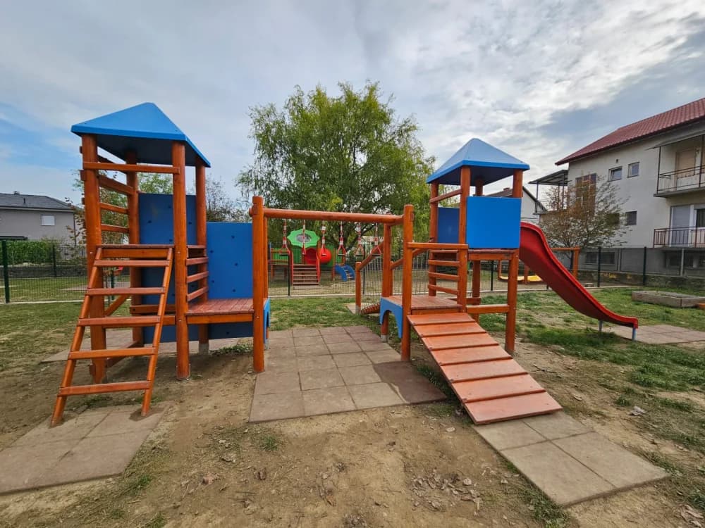 Novo ruho igrališta vrtića „Cvjetna livada“: Kvalitetniji sadržaj za igru i poboljšanu sigurnost