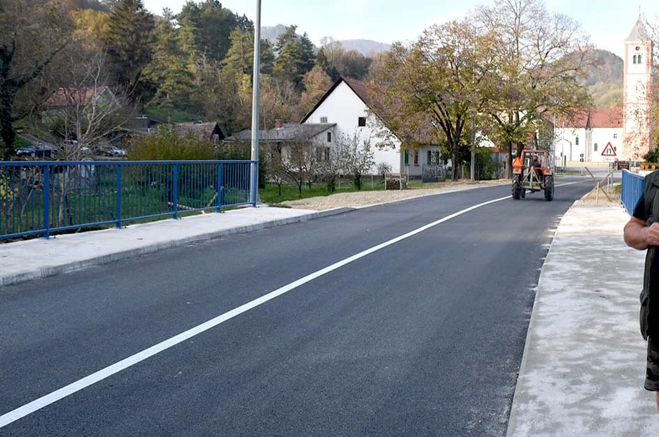 PONOVO SE VOZI PREKO VELIČANKE U VELOIKOJ: Uz zdravicu zaželjeli  mostu dugovječnost