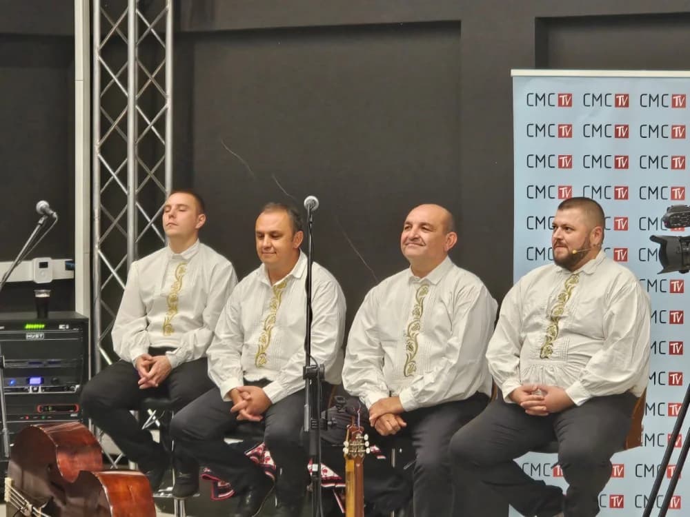 Tamburaši Ambar, poznati sa Zlatnog glasa Zlatne doline, objavili prvi album