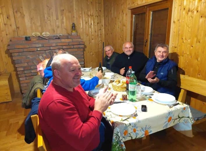[FOTOZABILJEŠKA] Druženje čaglinskih i brestovačkih šahista na Sovskom jezeru