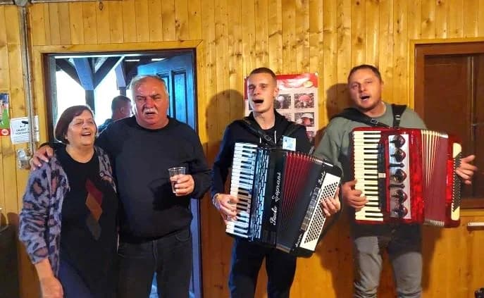 [FOTOZABILJEŠKA] Druženje čaglinskih i brestovačkih šahista na Sovskom jezeru