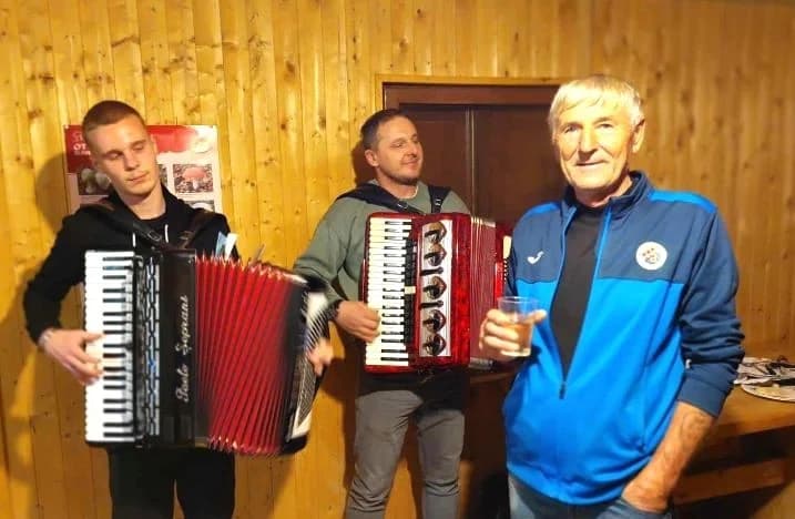 [FOTOZABILJEŠKA] Druženje čaglinskih i brestovačkih šahista na Sovskom jezeru