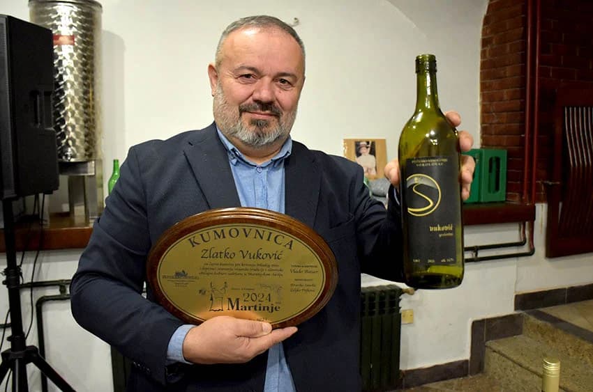MARTINJE PROSLAVILI ČLANOVI UDRUGE „STJEPAN KOYDL“ IZ POŽEGE: Zlatko Vuković preuzeo obveze vinskog kuma