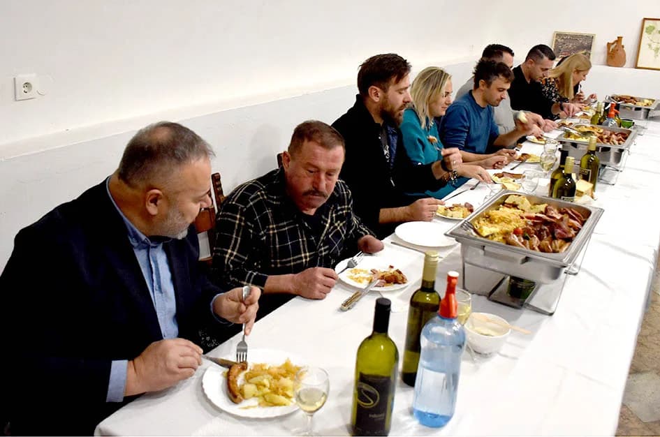 MARTINJE PROSLAVILI ČLANOVI UDRUGE „STJEPAN KOYDL“ IZ POŽEGE: Zlatko Vuković preuzeo obveze vinskog kuma