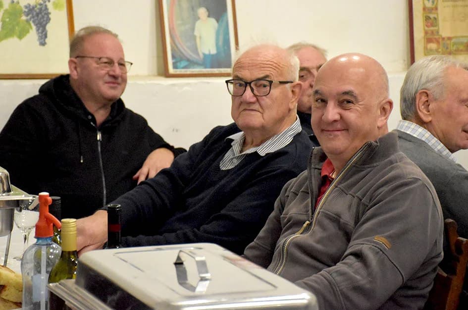 MARTINJE PROSLAVILI ČLANOVI UDRUGE „STJEPAN KOYDL“ IZ POŽEGE: Zlatko Vuković preuzeo obveze vinskog kuma