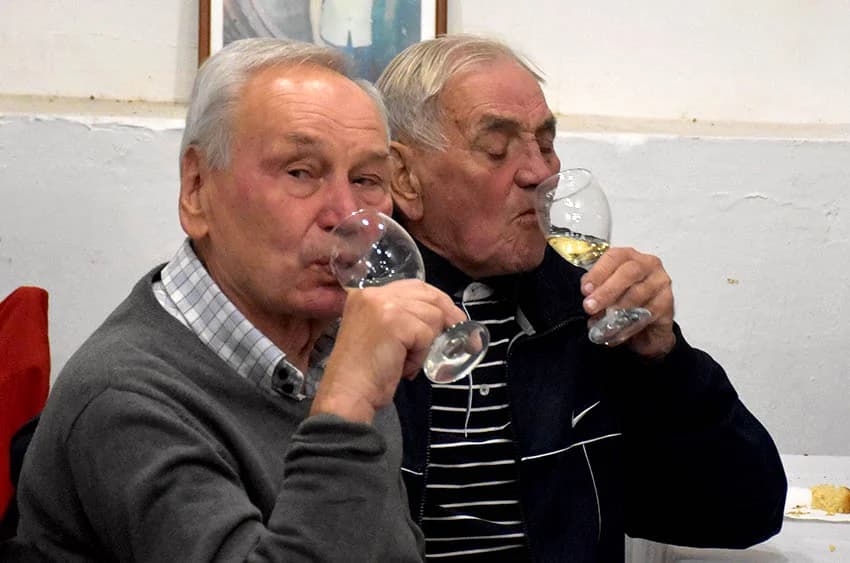 MARTINJE PROSLAVILI ČLANOVI UDRUGE „STJEPAN KOYDL“ IZ POŽEGE: Zlatko Vuković preuzeo obveze vinskog kuma